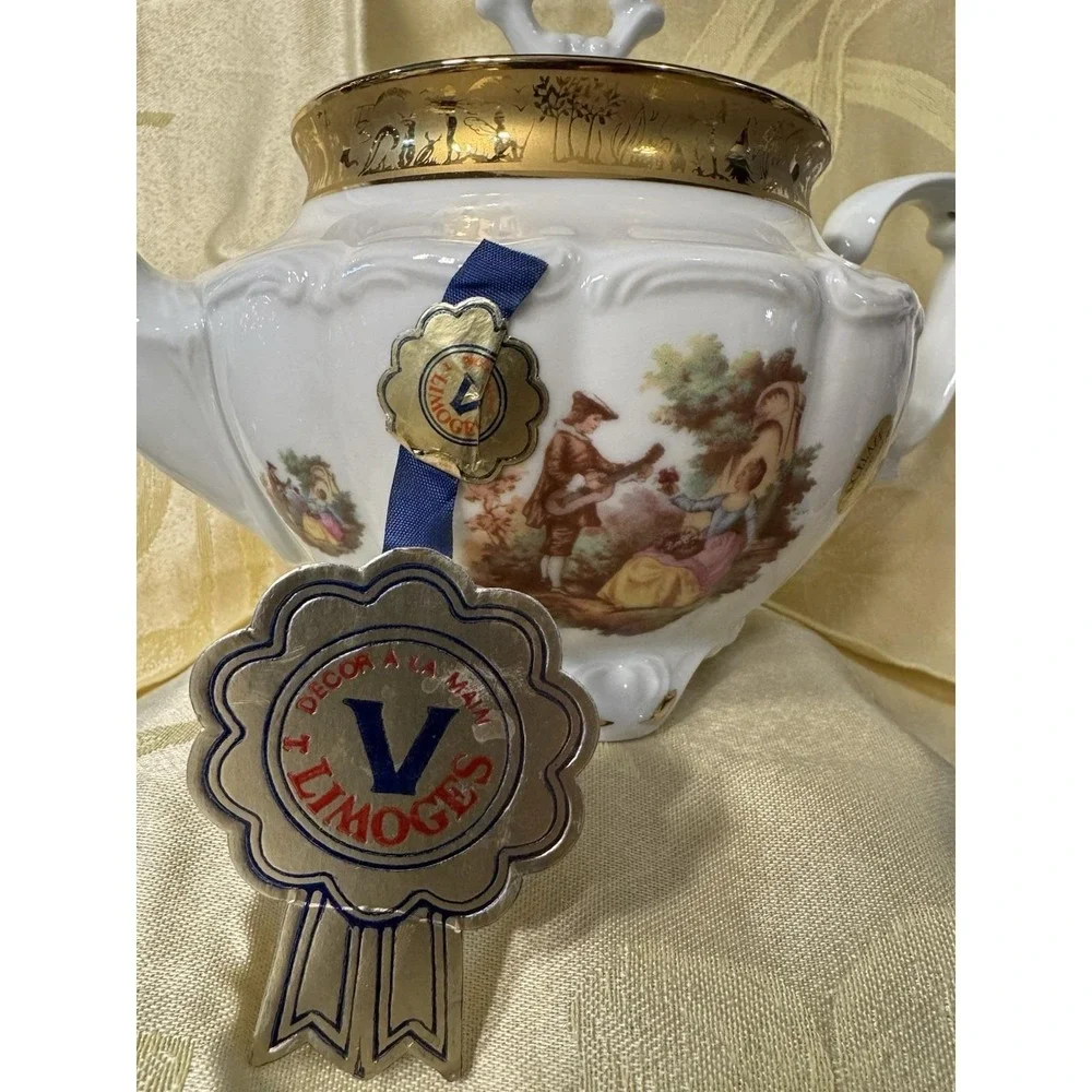 T. Limoges Vizavi Oro Fragonard Teapot Italy 24K Gold Courting Scene w/ Lid NEW